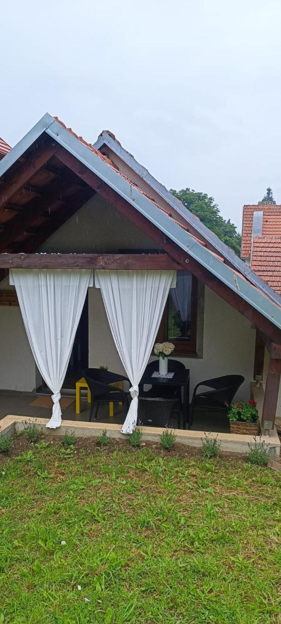Apartman Nad Vinnym Sklepom Pouzdrany Екстер'єр фото
